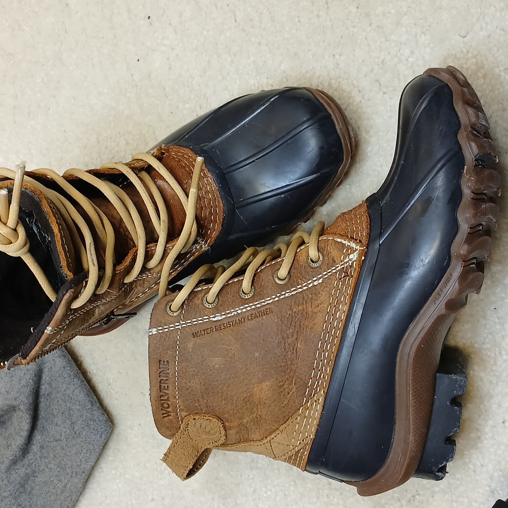 Wolverine women's brown leather and eggplant purple ankle boots. Size 6.5